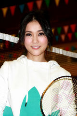 幻灯图：谢安琪飒爽运动装亮相 变身羽毛球健将