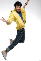 组图：国产美男许诺拍新写真 秋装大片动感十足