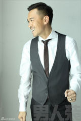 组图：王学兵《男人装》写真 动静间显型男本色