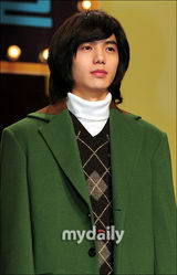 组图：张根硕允儿参加新剧《爱情雨》公开拍摄