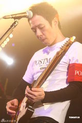 组图：黄贯中台北开唱 “头号粉丝”朱茵现身支持