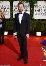 组图：金球奖红毯 克里斯-派恩胡渣显颓废