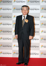 高清图：第1届首尔文化艺术大奖李秉宪孙艺珍获殊荣