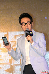 组图：王铮亮视宋丹丹贵人 春晚幕后唱哭冯小刚