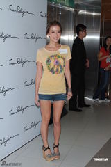 甄子丹夫妇秀恩爱 谢婷婷称与霆锋失去联系(图)