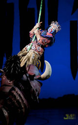 高清图：乌比-戈德堡百老汇演歌剧 造型夸张独特