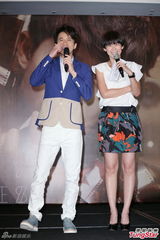 组图：光良献唱张信哲经典歌曲错词引尴尬