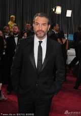 组图：上届影帝让-迪雅尔丹亮相魅力十足