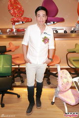 组图：陈豪未知胎儿性别 笑称宝宝旺父