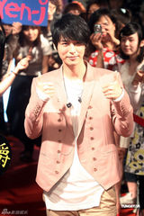 组图：严爵新专辑《不孤独》发片会 有信心拿金曲奖