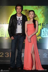 组图：《饥饿游戏》发布会柯佳嬿露肩装展性感