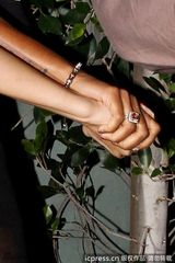 组图：蕾哈娜自曝同性恋情 公开对经纪人密友示爱