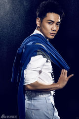 组图：人气小生霍政谚新写真帅气青春