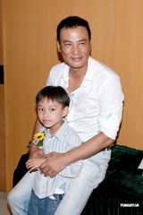 幻灯图：任达华直言香港教育缺失 让女儿北京上学 