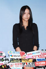 高清图：陈嘉桓素颜出席记者会交代被骚扰事件