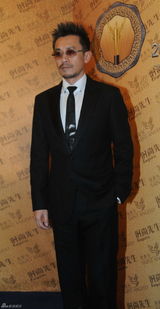 组图：众星云集新锐艺术人物评选 温碧霞乳贴隐现