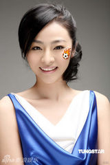 幻灯图：小斯琴高娃身姿玲珑化身足球宝贝