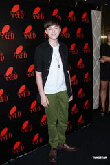 组图：GaGa小师弟抵港 自称已与歌迷们结婚