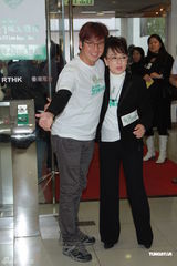 组图：成龙曾志伟等众星出席爱心无国界311烛光晚会 