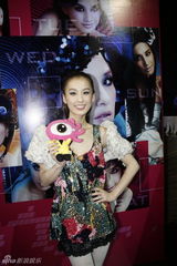 幻灯图集：黄圣依上海宣传新唱片对话媒体