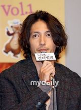 组图：上野树里玉木宏首尔出席影片韩国首映