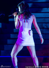 组图：林忆莲上海热舞开唱 短打上阵不惧露底