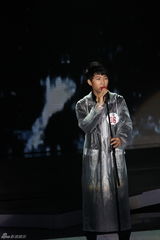 幻灯图：《快男》突围第3场摇滚小子叫板黑面判官