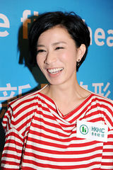 幻灯图：佘诗曼任体检代言人 爱吃蟹胆固醇偏高 