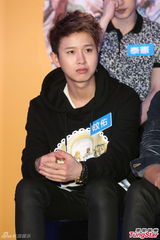 组图：韩团SECRET帝国之子轮番唱 闪光夫妇恩爱