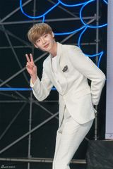 高清图：李钟硕赴沪会粉丝 表情呆萌似王子