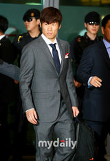 幻灯图：少女时代等参加欢迎韩国队回国仪式 