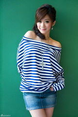 高清图：《租个女友》热播 原梓霏春日写真可爱俏皮