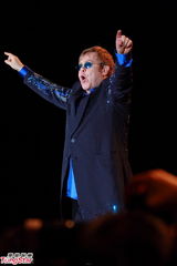 组图：艾尔顿-约翰香港开唱莫文蔚前来朝圣