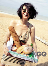 组图：戚薇登时尚杂志封面 展妩媚妖娆面