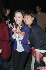 组图：高海宁怕惹绯闻情人节不敢出门