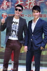 组图：泰星马里奥亮相影视节目展 与粉丝亲密接触