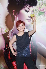 组图：梁静茹香港红馆个唱落幕 造型百变气氛热