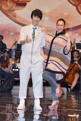 组图：严爵与麦可森PK琴艺 温岚高唱泰雅语歌曲