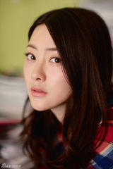 组图：朱锐性感裸妆写真 清新动人显文艺范