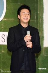 幻灯：刘家昌爱子刘子千发片 甄珍为儿抱病露面