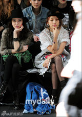 组图：具俊晔朴政珉等出席韩国首尔时装秀