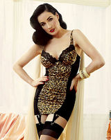 组图：脱衣舞娘蒂塔-万-提斯性感内衣秀曲线