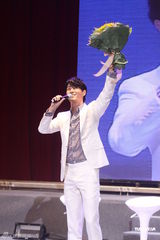 高清组图：车胜元台北会粉丝 展示熟男魅力