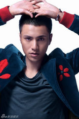组图：微博掀起圆寸大赛 盘点寸头男星真帅哥