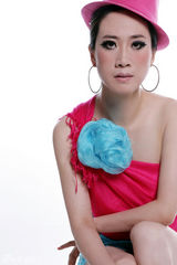 组图：芙蓉姐姐夏日写真 薄纱裹玉体露美腿