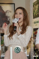 组图：吴雨霏出席开幕礼长裙优雅端庄