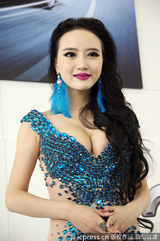组图：2012性感车模大盘点 美乳飘香事业线抢眼