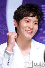 组图：朱元再演音乐剧《Ghost》 IVY性感亮相