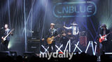 幻灯图集：韩国乐队CNBLUE出道Showcase 张根锡捧场