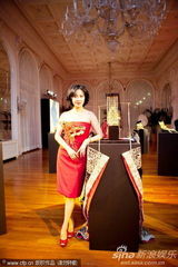 组图：马可-穆勒助《狄仁杰》酒会 李冰冰献吻抢镜